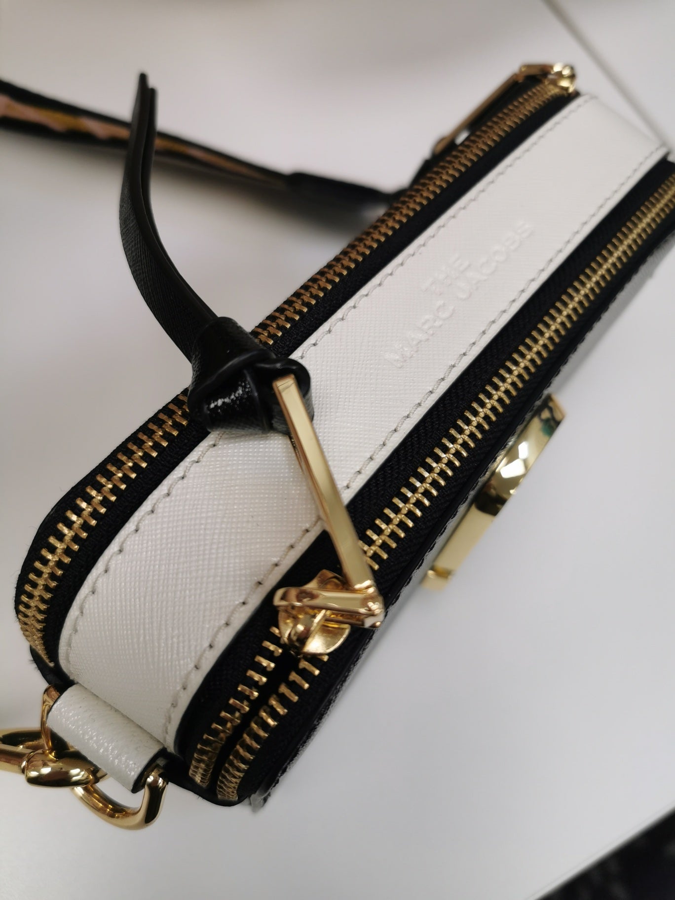 25-67 Marc Jacobs Camera Bag - Chic Thrills 